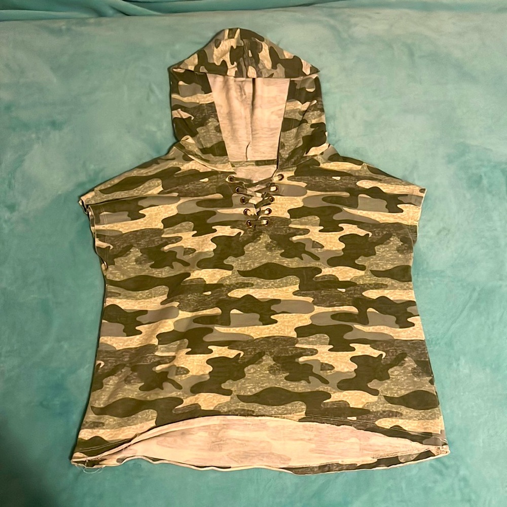 Justice Sleeves Top With A Hood And Green Camouflage Design Size 18/20 For Tween